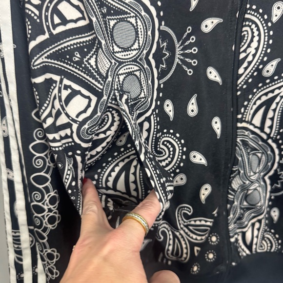 ADIDAS | Black/White Paisley Bandana Print Zip Front Track Jacket Women’s Size M - Picture 9 of 12